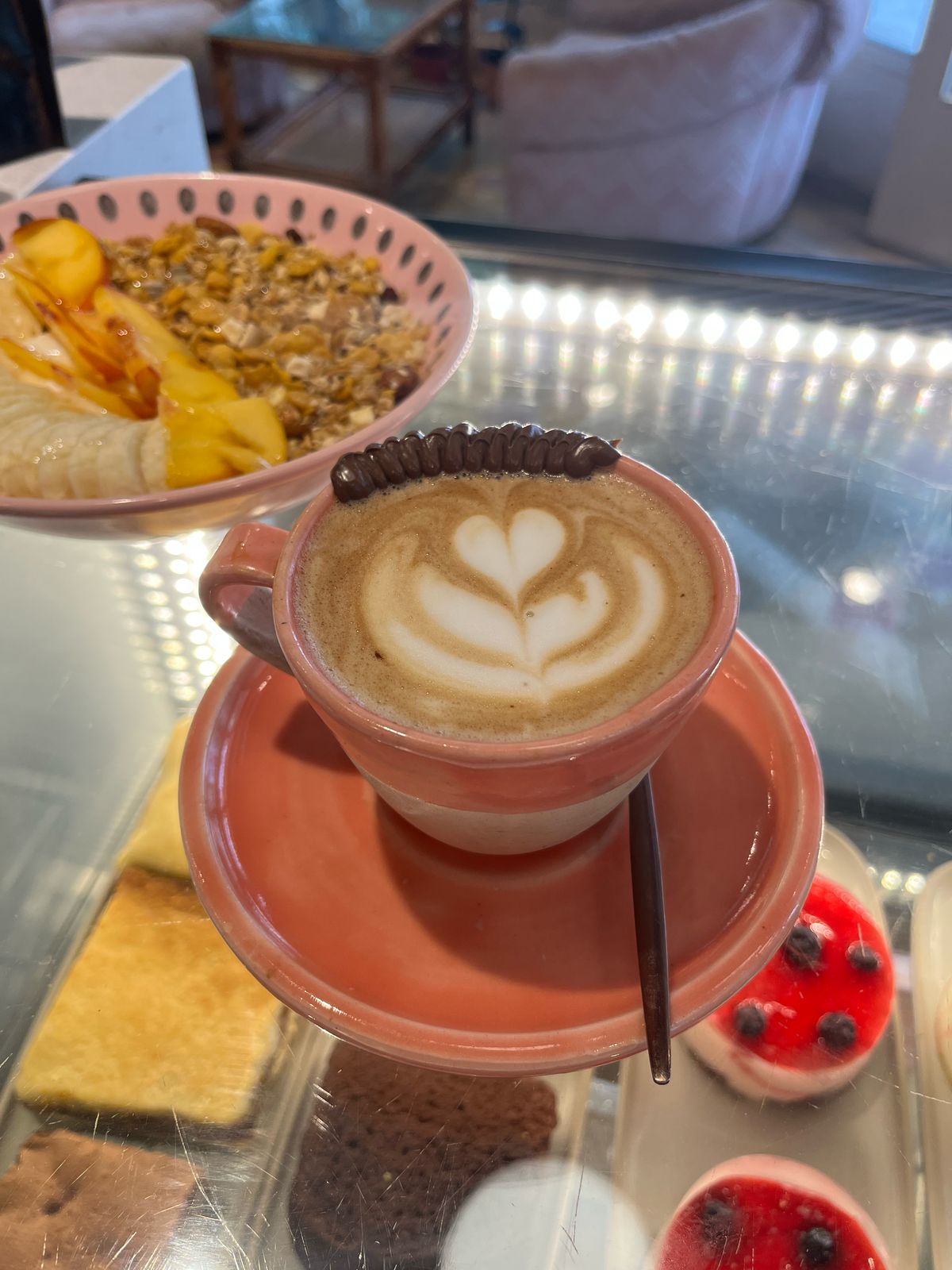 Latte art y granola