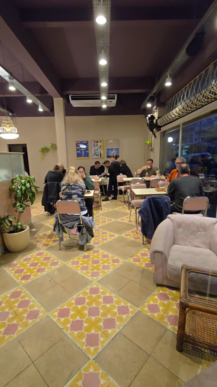 El salón de Fiorentina de noche